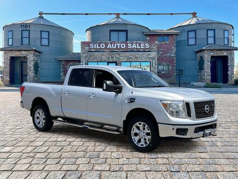 Used 2019 Nissan Titan SV w/ SV Convenience Package AWD/4WD image 6