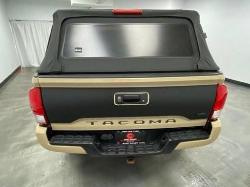 Used 2017 Toyota Tacoma TRD Off-Road w/ Tow Package AWD/4WD image 5