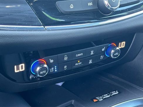 Used 2024 Buick Enclave Premium image 30