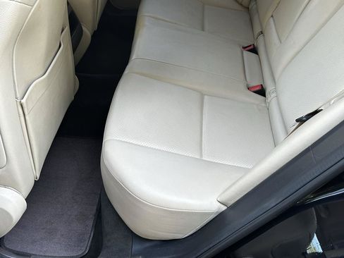 Used 2015 Mercedes-Benz GLK 350 2WD image 18