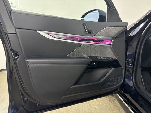 Used 2023 BMW i7 xDrive60 image 19