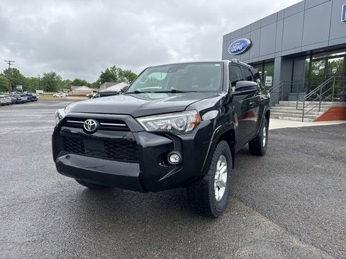 Used 2022 Toyota 4Runner SR5 AWD/4WD image 2