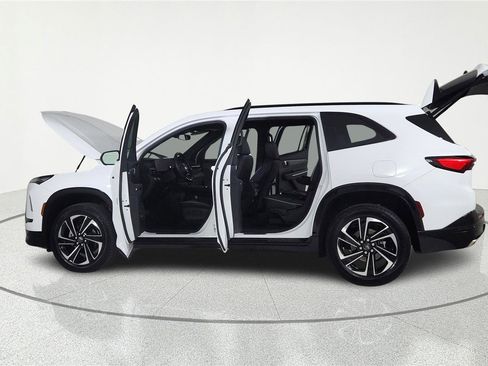 Used 2025 Buick Enclave Sport Touring image 7