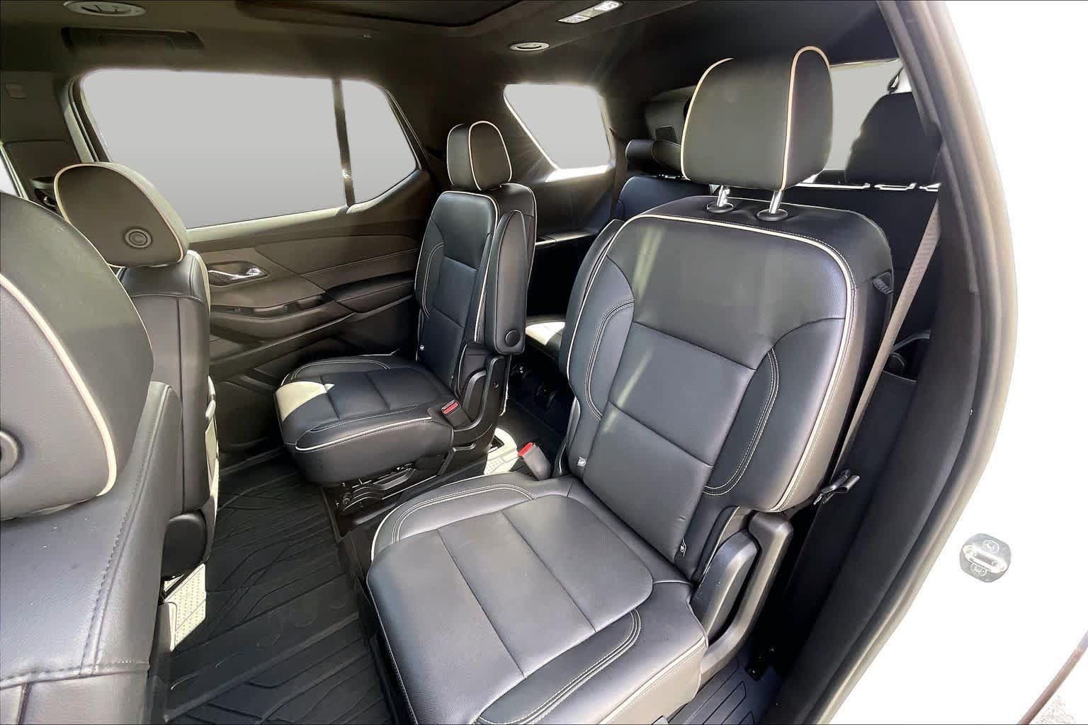 Used 2022 Chevrolet Traverse Premier w/ Redline Edition AWD/4WD image 25