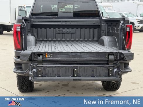 New 2026 GMC Sierra 2500 Denali w/ Denali Reserve Package AWD/4WD image 5