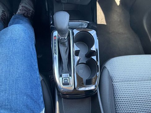 Certified 2025 Chevrolet Trax LT w/ LT Convenience Package image 16