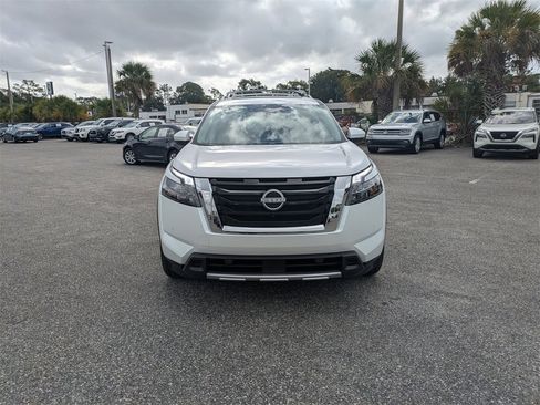 New 2025 Nissan Pathfinder Platinum image 8