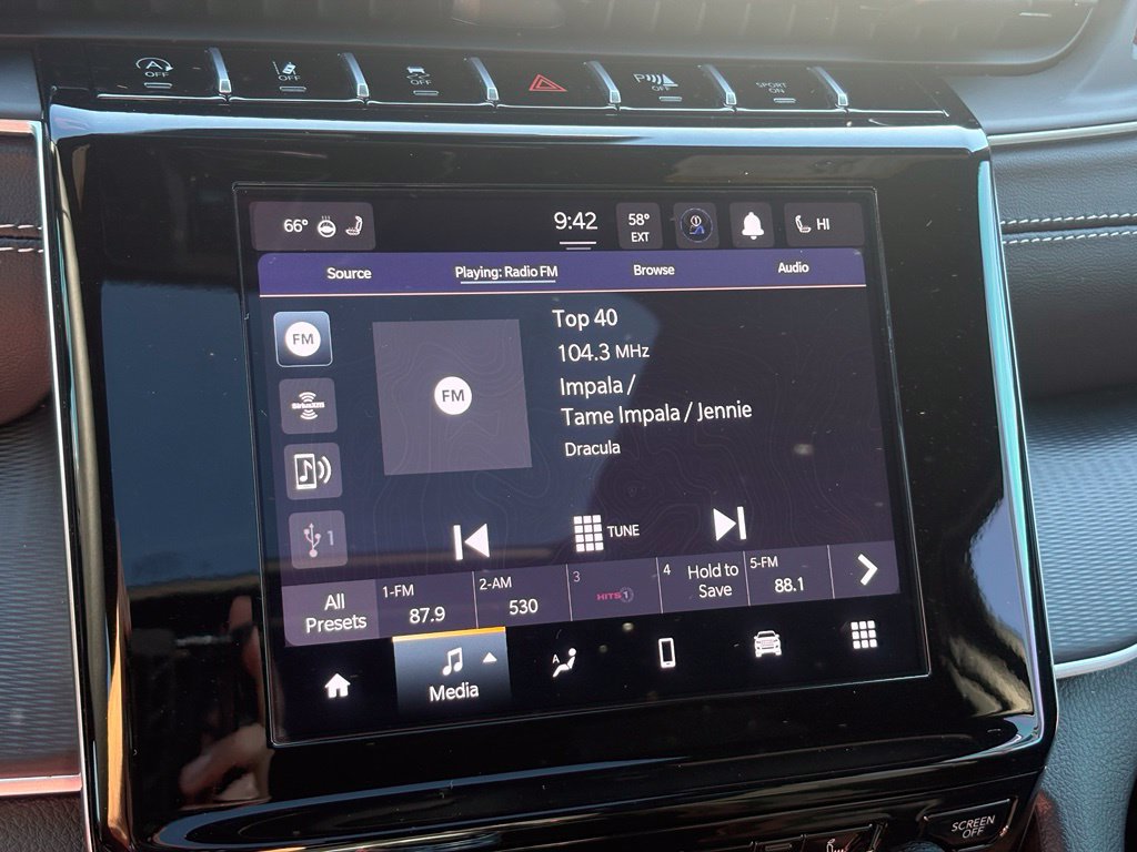 Used 2025 Jeep Grand Cherokee Laredo X w/ Luxury Tech Group I AWD/4WD image 12