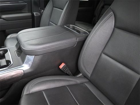 Used 2025 Chevrolet Silverado 2500 LTZ w/ LTZ Convenience Package image 17