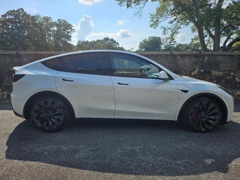 Used 2023 Tesla Model Y Performance AWD/4WD image 10