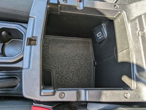 Used 2018 Jeep Wrangler Unlimited Sport S image 30