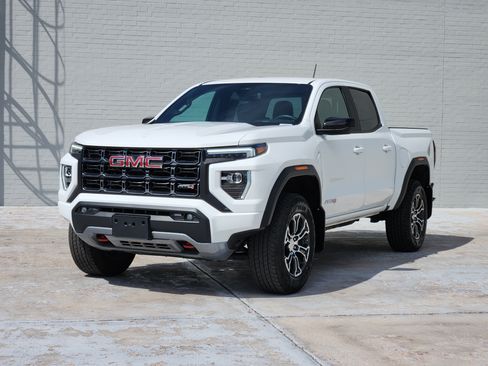 Used 2024 GMC Canyon AT4 w/ Canyon Safety Plus Package AWD/4WD image 4