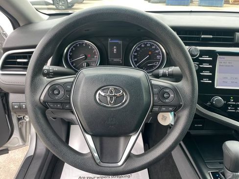 Used 2018 Toyota Camry LE FWD image 29