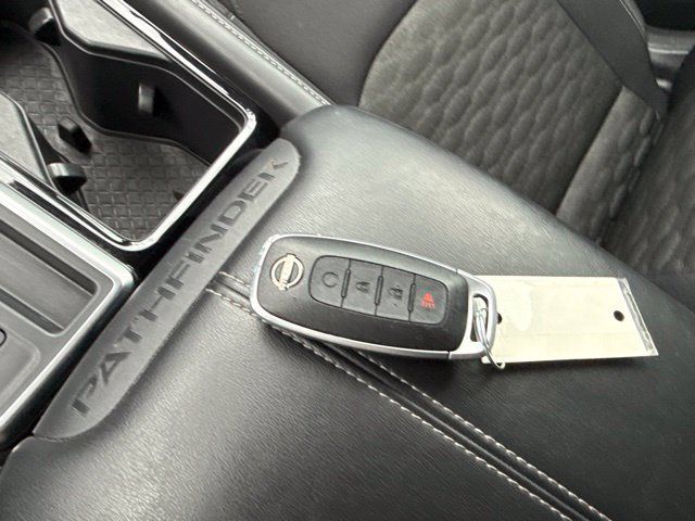 Used 2024 Nissan Pathfinder SV FWD image 30