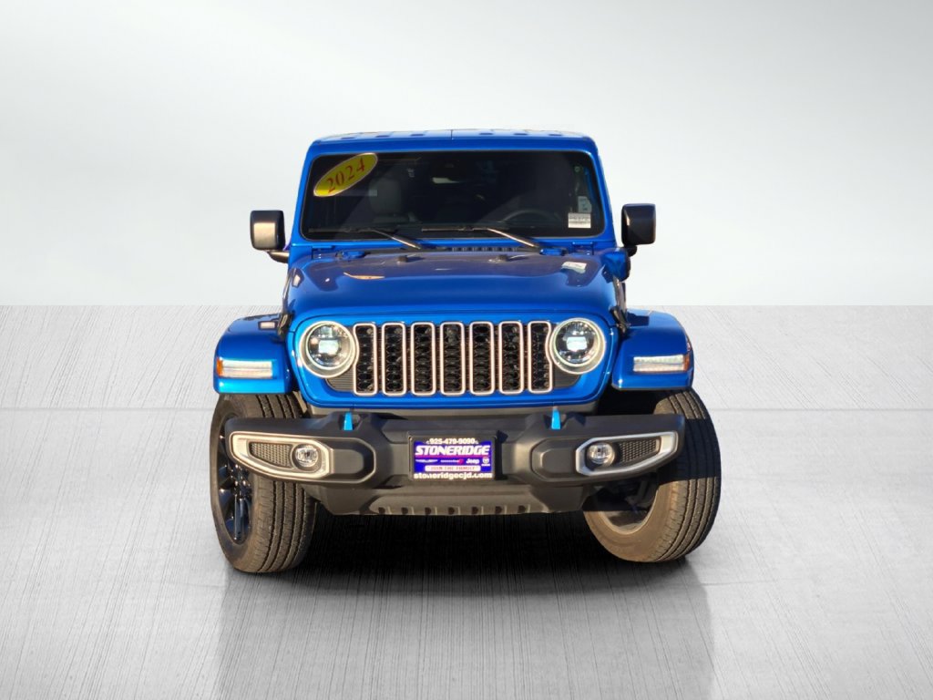 Used 2024 Jeep Wrangler Unlimited Sahara w/ Technology Group AWD/4WD image 2