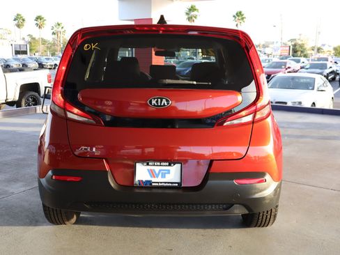 Used 2021 Kia Soul LX image 8