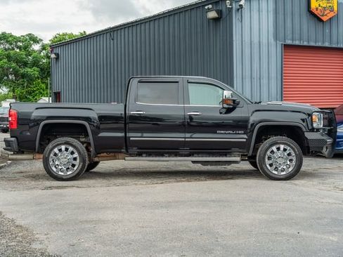 Used 2017 GMC Sierra 2500 Denali w/ Duramax Plus Package image 7