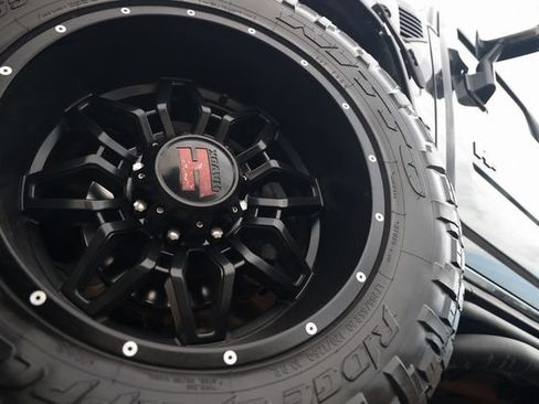 Used 2004 HUMMER H2 w/ Preferred Equipment Group AWD/4WD image 32