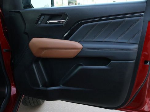 Used 2024 GMC Canyon AT4 w/ AT4 Premium Package image 10