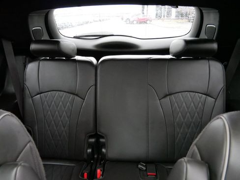 Used 2024 Buick Enclave Avenir w/ Avenir Technology Package image 12