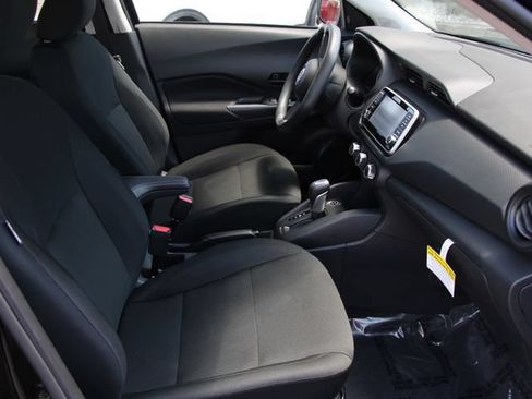 Certified 2025 Nissan Kicks Play S FWD image 29