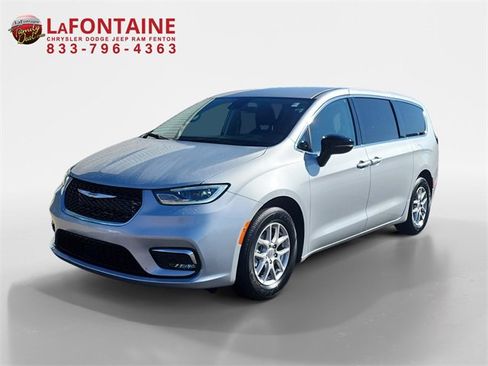 Used 2024 Chrysler Pacifica Touring-L image 1