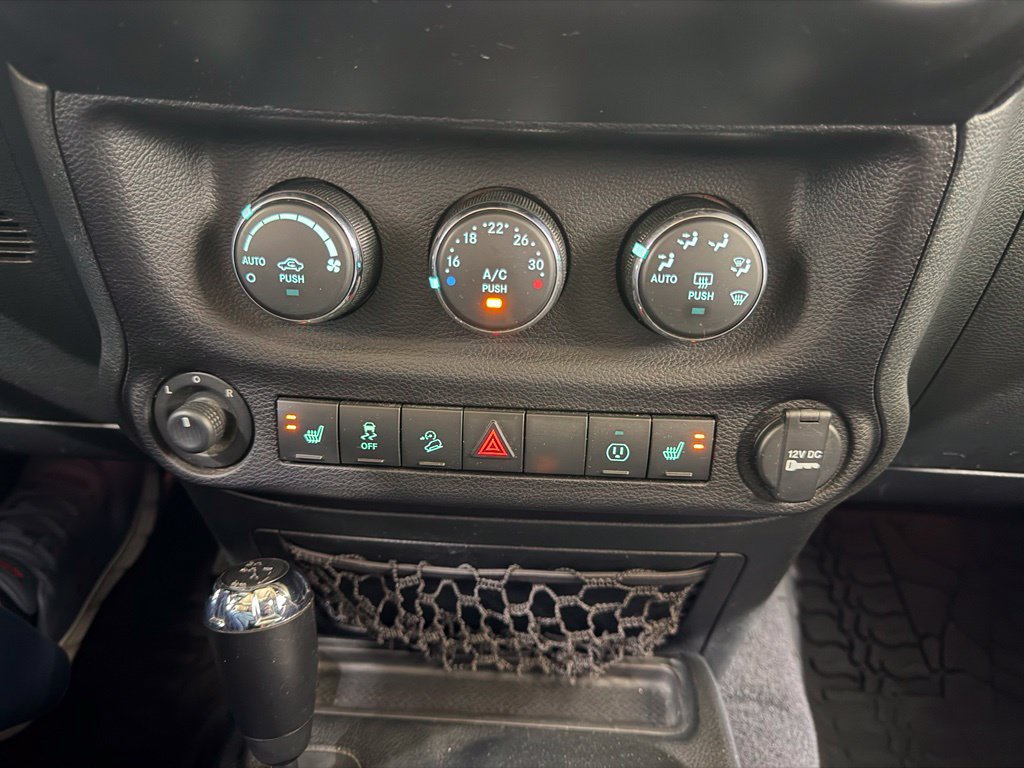 Used 2018 Jeep Wrangler Unlimited Sahara AWD/4WD image 27
