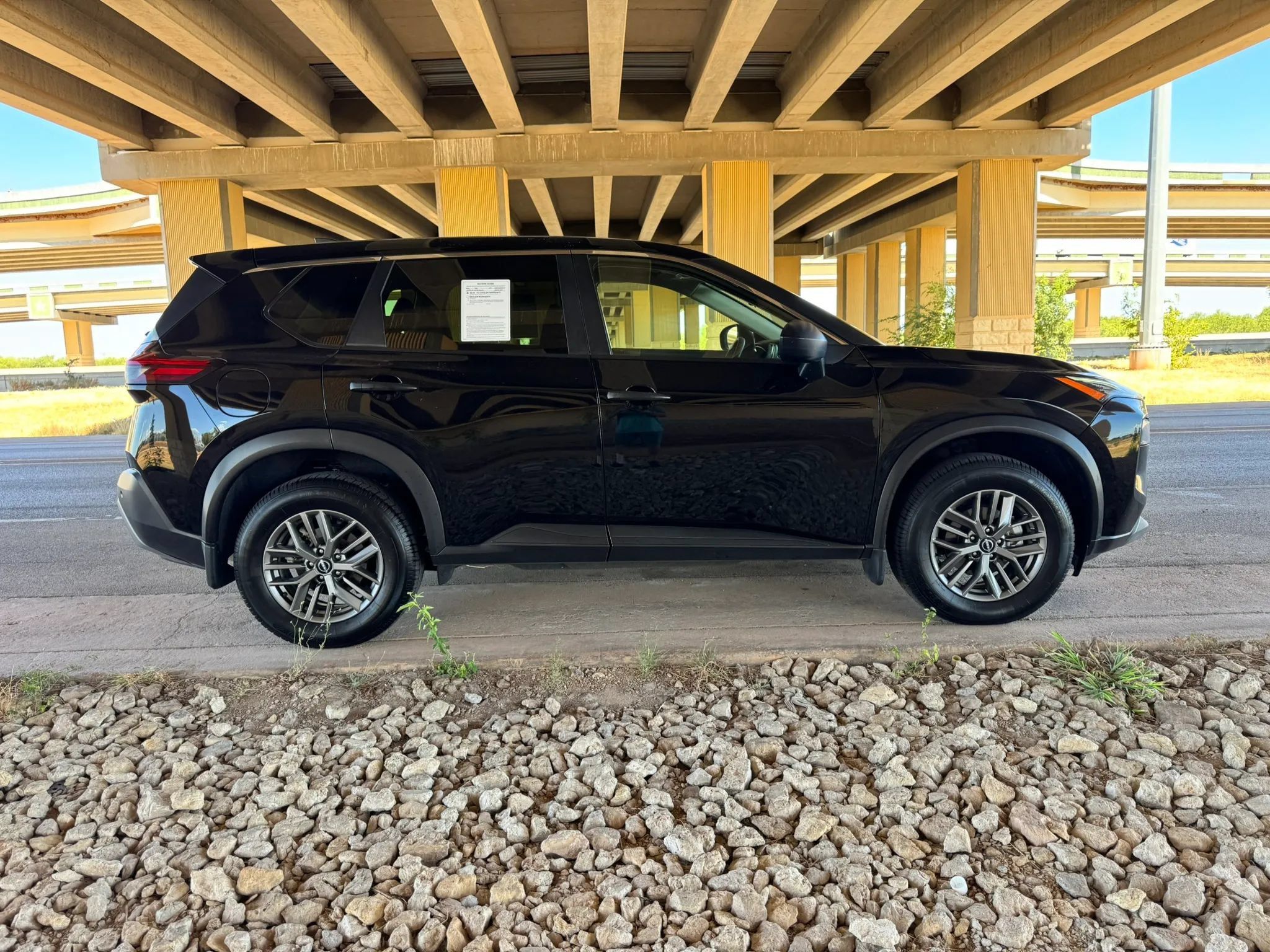 Used 2023 Nissan Rogue S FWD image 2