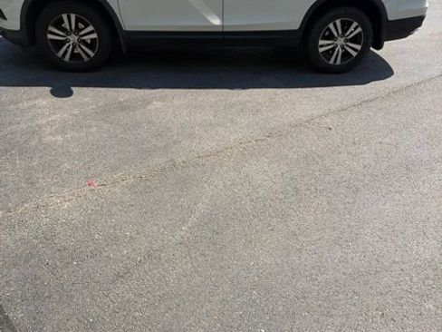 Used 2017 Honda Pilot EX image 2