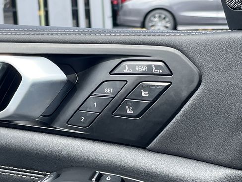 Used 2026 BMW X7 M60i image 17