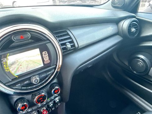 Used 2018 MINI Cooper Convertible image 24