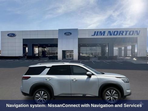 Used 2025 Nissan Pathfinder SL AWD/4WD image 3
