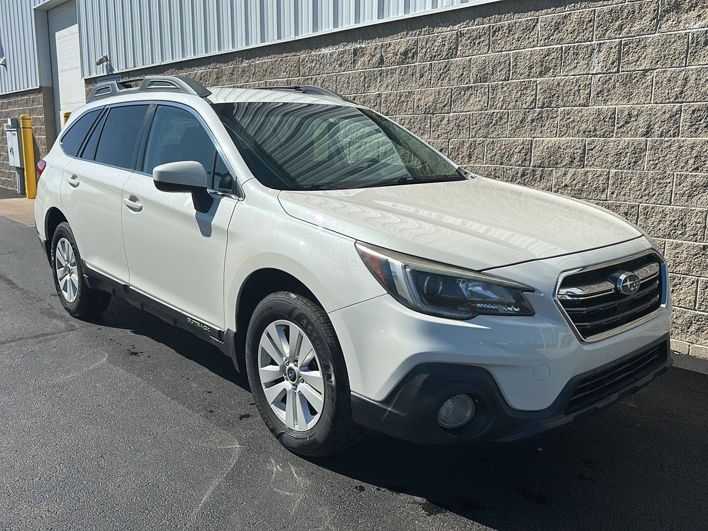 Used 2018 Subaru Outback 2.5i Premium AWD/4WD image 2