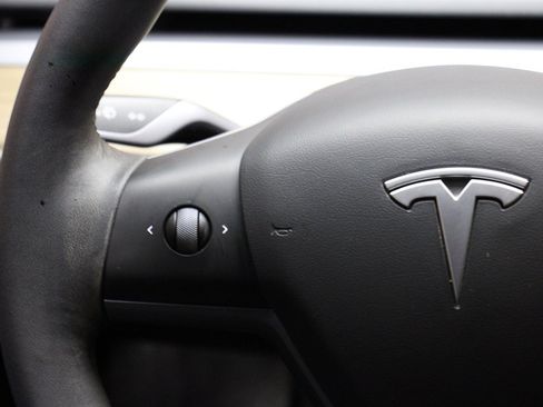 Used 2023 Tesla Model Y 2WD image 28