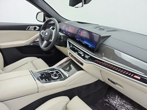 Used 2025 BMW X6 M60i AWD/4WD image 19