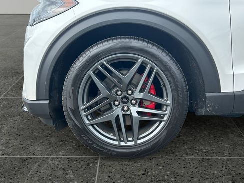Used 2025 Ford Explorer ST AWD/4WD image 5