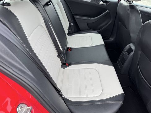 Used 2016 Volkswagen Jetta Sport FWD image 18
