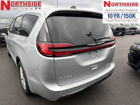 New 2026 Chrysler Pacifica Select image 9