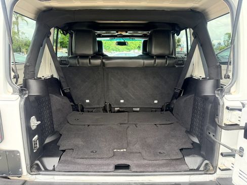 Used 2015 Jeep Wrangler Unlimited Sahara AWD/4WD image 13