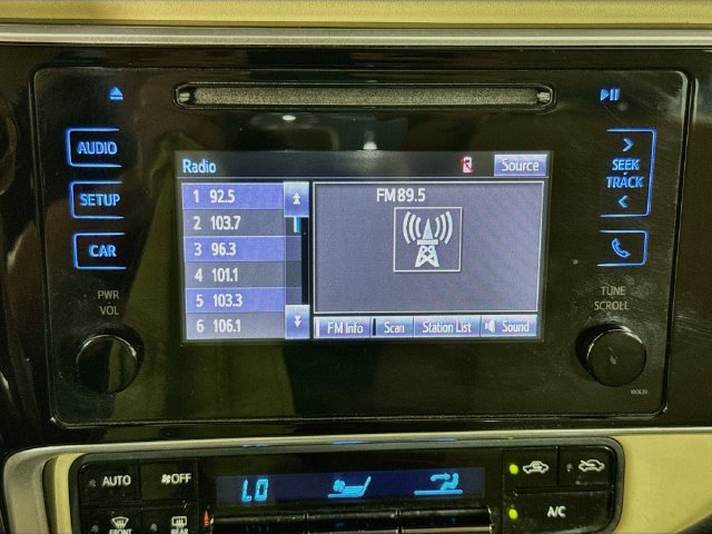Used 2017 Toyota Corolla LE FWD image 15