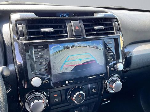 Used 2021 Toyota 4Runner TRD Off-Road Premium w/ Moonroof Package AWD/4WD image 18