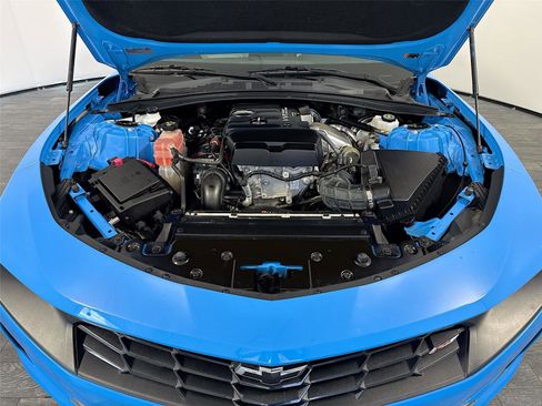 Used 2023 Chevrolet Camaro LT RWD image 7