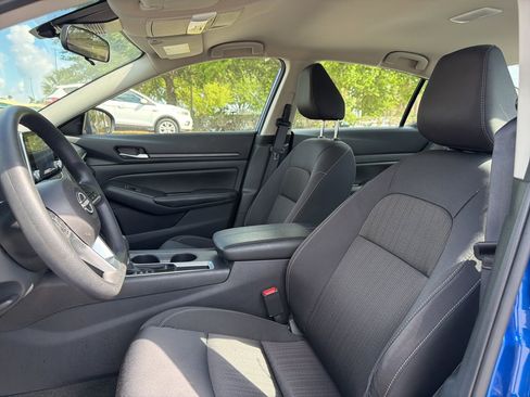 Used 2025 Nissan Altima 2.5 SV image 9