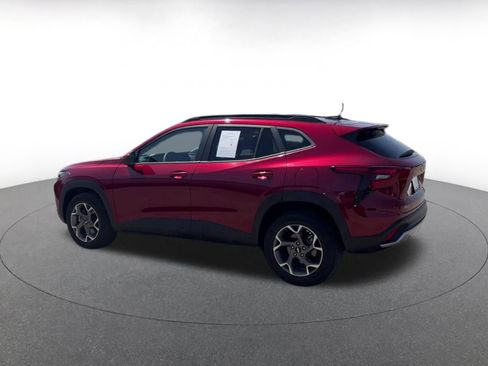 Used 2025 Chevrolet Trax LT FWD image 10