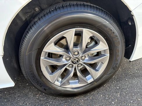 Used 2023 Toyota Sienna LE AWD/4WD image 11