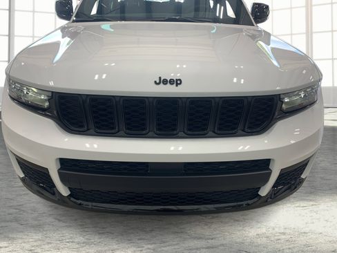 New 2025 Jeep Grand Cherokee L Altitude image 22