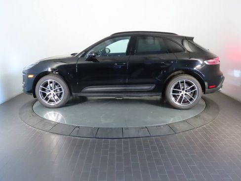 Certified 2026 Porsche Macan AWD/4WD image 2