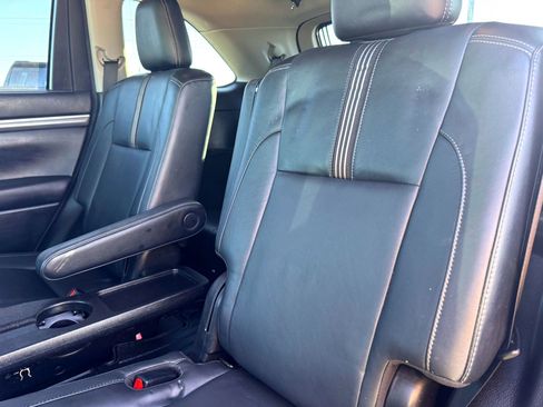 Used 2017 Toyota Highlander SE image 17