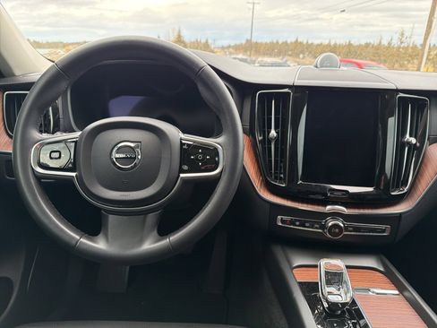 Used 2023 Volvo XC60 B5 Ultimate image 10