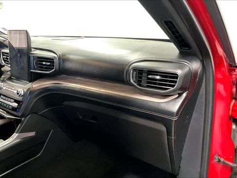 Used 2020 Ford Explorer Platinum w/ Premium Technology Package image 13